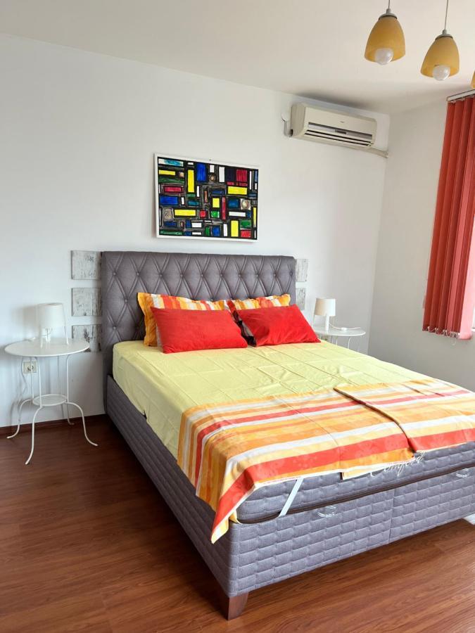 Milos Apartments Pomorie Bagian luar foto