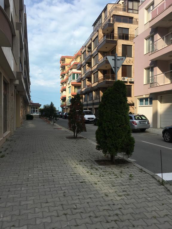 Milos Apartments Pomorie Bagian luar foto