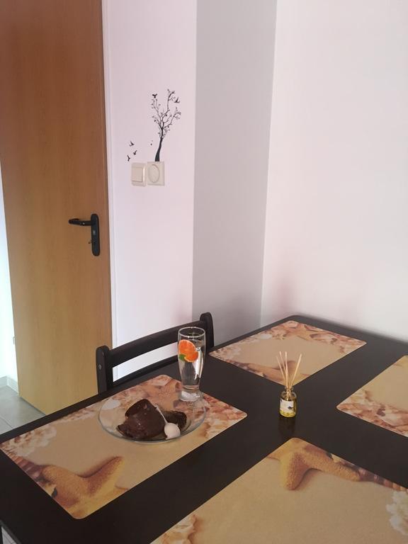 Milos Apartments Pomorie Bagian luar foto