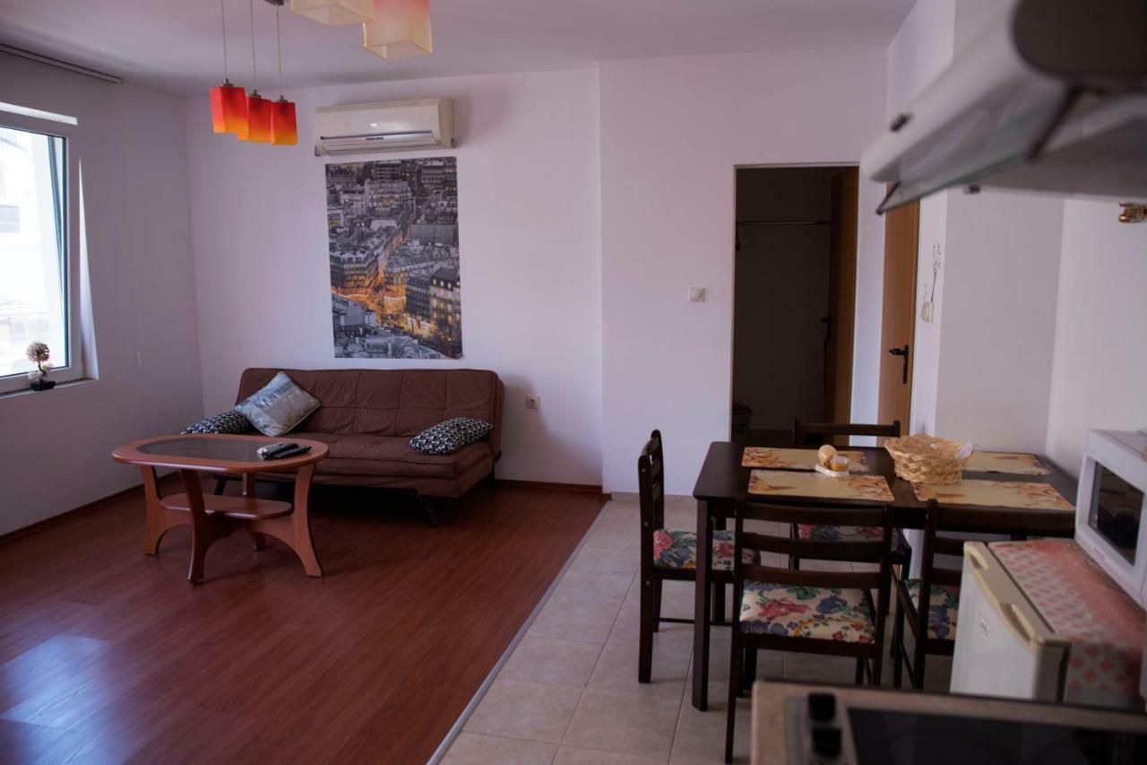 Milos Apartments Pomorie Bagian luar foto