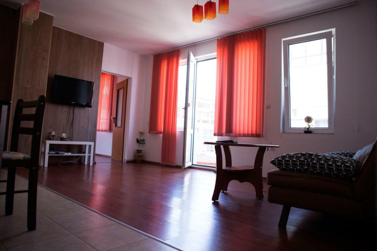 Milos Apartments Pomorie Bagian luar foto